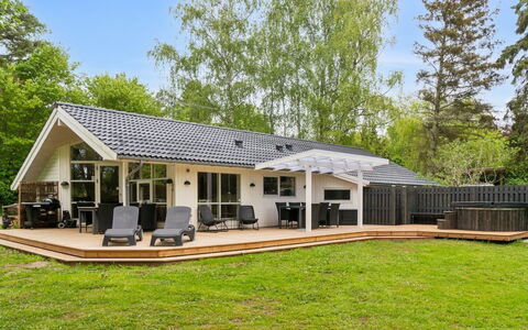 Juke - 425M from the Sea: Hütte, Zuhause, Haus, Dach, Veranda, Estate, Abstellgleis, Gartenbauten, Bauernhaus, Garten