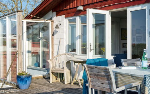 Velika - 25M to the Fjord: Möbel, Interior Design, Flooring, Holz, Fussboden, Decke, Holzboden, Stuhl, Tabelle, Beleuchtung