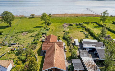 Brunman - 10M to the Fjord: Landschaft, Zuhause, Hütte, Estate, Vorort, Vogelperspektive, Küste, Luftaufnahmen, Bucht, Bauernhof