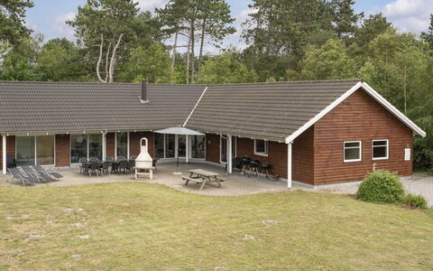 Lottje - 300M from the Sea: Schwimmbad, Gartenmöbel, Möbel, Resort, Flagstone, Eco Hotel, Schatten, Stuhl, Freizeit, Estate