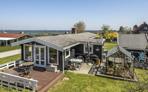 Ylvie - 150M from the Sea: Blau, Strauch, Hütte, Ground, Garten, Estate, Schatten, Landscaping, Bauernhaus, Eco Hotel