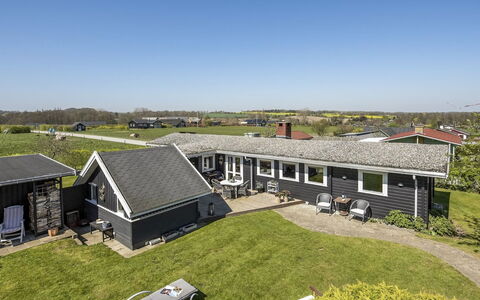 Ylvie - 150M from the Sea: Blau, Strauch, Hütte, Ground, Garten, Estate, Schatten, Landscaping, Bauernhaus, Eco Hotel