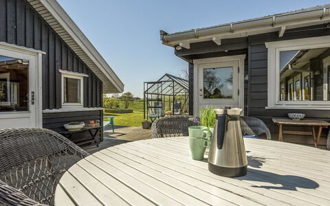 Ylvie - 150M from the Sea: Blau, Strauch, Hütte, Ground, Garten, Estate, Schatten, Landscaping, Bauernhaus, Eco Hotel