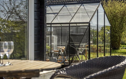 Ylvie - 150M from the Sea: Blau, Strauch, Hütte, Ground, Garten, Estate, Schatten, Landscaping, Bauernhaus, Eco Hotel