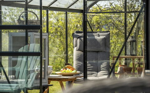 Ylvie - 150M from the Sea: Blau, Strauch, Hütte, Ground, Garten, Estate, Schatten, Landscaping, Bauernhaus, Eco Hotel