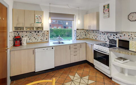 Claudia: Küche, Küchengerät, Countertop, Interior Design, Major Appliance, Flooring, Cabinetry, Fussboden, Haushaltsgerät, Möbel