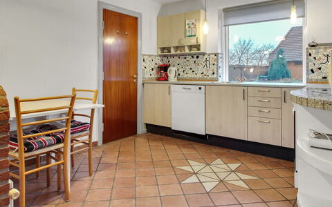 Claudia: Flooring, Küche, Fussboden, Interior Design, Major Appliance, Küchengerät, Countertop, Holz, Möbel, Decke