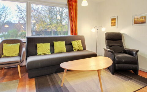 Claudia: Möbel, Interior Design, Flooring, Fussboden, Couch, Wand, Holz, Zimmer, Wohnzimmer, Holzboden