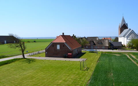 Adine - 13Km from the Sea: Blau, Strauch, Hütte, Ground, Garten, Estate, Schatten, Landscaping, Bauernhaus, Eco Hotel