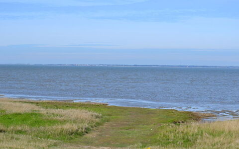 Adine - 13Km from the Sea: Blau, Strauch, Hütte, Ground, Garten, Estate, Schatten, Landscaping, Bauernhaus, Eco Hotel