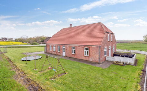Adine - 13Km from the Sea: Blau, Strauch, Hütte, Ground, Garten, Estate, Schatten, Landscaping, Bauernhaus, Eco Hotel