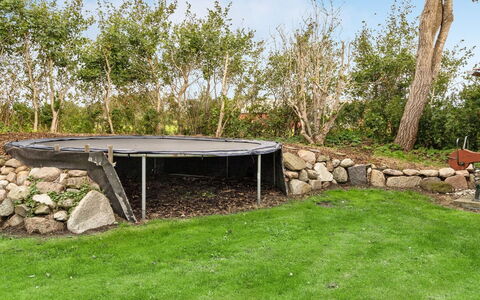 Hedda - 15Km from the Sea: Blau, Strauch, Hütte, Ground, Garten, Estate, Schatten, Landscaping, Bauernhaus, Eco Hotel
