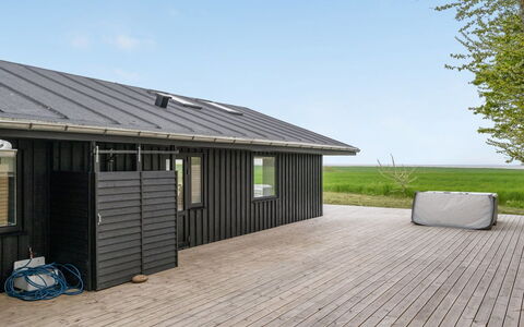 Ajla: Dach, Haus, Zuhause, Hütte, Tür, Abstellgleis, Deck, Veranda, Planke, Hartholz
