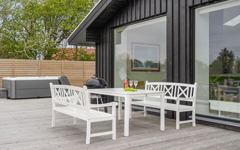 Ajla: Dach, Haus, Zuhause, Hütte, Tür, Abstellgleis, Deck, Veranda, Planke, Hartholz