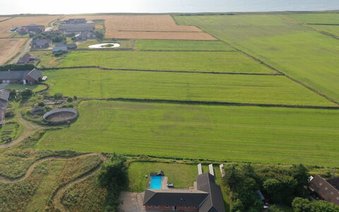 Stefania - 700M from the Sea: Haus, Zuhause, Tür, Dach, Hütte, Estate, Garten, Schatten, Abstellgleis, Garten