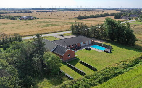 Stefania - 700M from the Sea: Haus, Zuhause, Tür, Dach, Hütte, Estate, Garten, Schatten, Abstellgleis, Garten