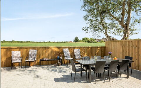 Iina - 13Km from the Sea: Blau, Strauch, Hütte, Ground, Garten, Estate, Schatten, Landscaping, Bauernhaus, Eco Hotel