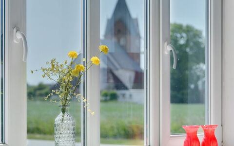 Iina - 13Km from the Sea: Blau, Strauch, Hütte, Ground, Garten, Estate, Schatten, Landscaping, Bauernhaus, Eco Hotel