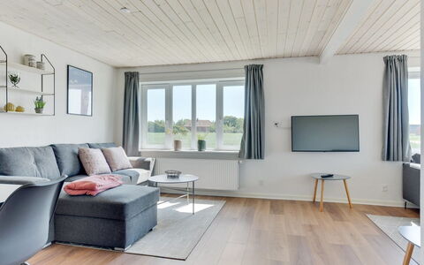 Iina - 13Km from the Sea: Flooring, Interior Design, Holz, Fussboden, Decke, Möbel, Holzboden, Zuhause, Zimmer, Wohnzimmer