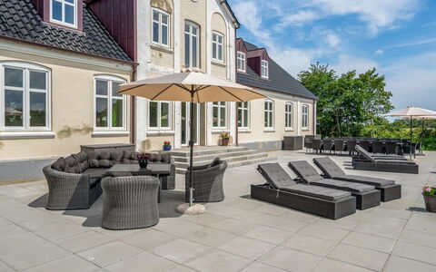 Niki - 15Km from the Sea: Blau, Strauch, Hütte, Ground, Garten, Estate, Schatten, Landscaping, Bauernhaus, Eco Hotel