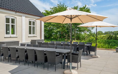 Niki - 15Km from the Sea: Blau, Strauch, Hütte, Ground, Garten, Estate, Schatten, Landscaping, Bauernhaus, Eco Hotel