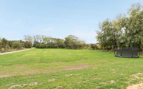 Niki - 15Km from the Sea: Blau, Strauch, Hütte, Ground, Garten, Estate, Schatten, Landscaping, Bauernhaus, Eco Hotel