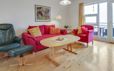 Arngerus: Möbel, Flooring, Interior Design, Holz, Fussboden, Couch, Tabelle, Wohnzimmer, Stuhl, Zimmer