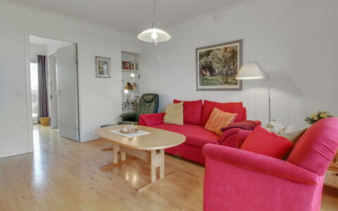 Arngerus: Möbel, Interior Design, Flooring, Fussboden, Couch, Wand, Holz, Decke, Wohnzimmer, Zimmer