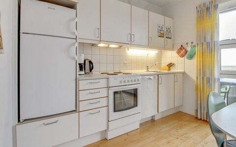 Arngerus: Küche, Küchengerät, Major Appliance, Flooring, Interior Design, Holz, Fussboden, Countertop, Holzboden, Zimmer