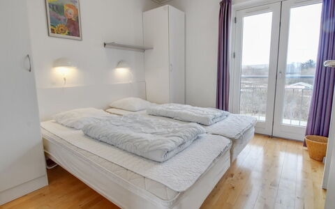 Arngerus: Fussboden, Interior Design, Bett, Schlafzimmer, Holz, Flooring, Decke, Bettdecke, Möbel, Bedding