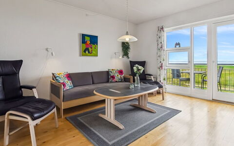 Sofija: Möbel, Flooring, Holz, Fussboden, Interior Design, Tabelle, Holzboden, Zimmer, Stuhl, Wohnzimmer