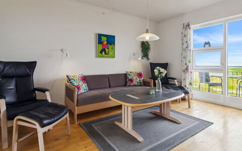 Sofija: Möbel, Flooring, Fussboden, Interior Design, Holz, Holzboden, Tabelle, Wohnzimmer, Zimmer, Beleuchtung