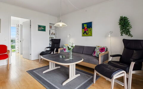 Sofija: Möbel, Interior Design, Flooring, Fussboden, Couch, Holz, Tabelle, Wohnzimmer, Zimmer, Decke