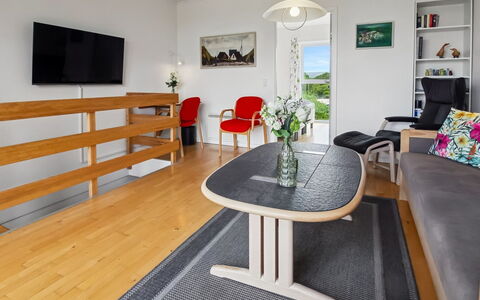 Sofija: Möbel, Interior Design, Flooring, Holz, Fussboden, Decke, Zimmer, Couch, Tabelle, Wohnzimmer