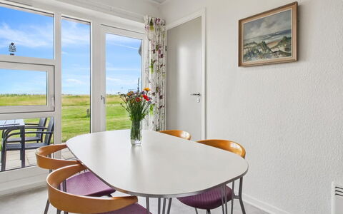 Sofija: Möbel, Interior Design, Flooring, Fussboden, Tabelle, Stuhl, Decke, Zimmer, Küche & Esszimmer Tisch, Esszimmer