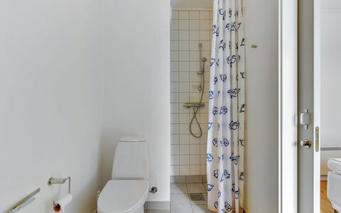 Sofija: Armatur, Flooring, Badezimmer, Fussboden, Interior Design, Toilette, Installation, Toilleten Sitz, Zapfhahn, Fliese