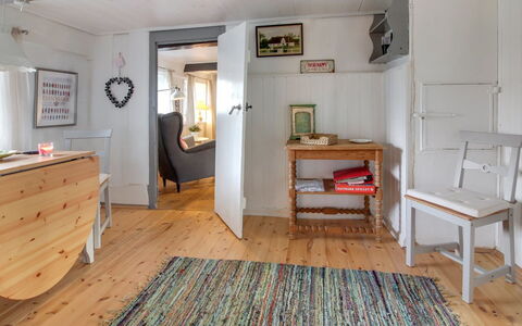 Segut: Möbel, Interior Design, Stuhl, Flooring, Tabelle, Resort, Fussboden, Decke, Zimmer, Eco Hotel