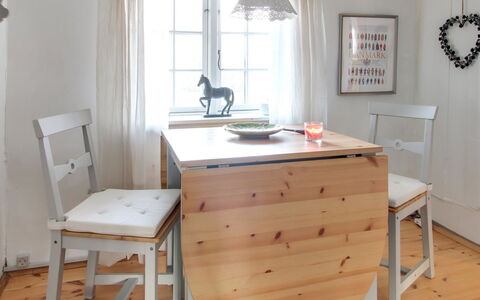 Segut: Möbel, Interior Design, Stuhl, Flooring, Tabelle, Resort, Fussboden, Decke, Zimmer, Eco Hotel