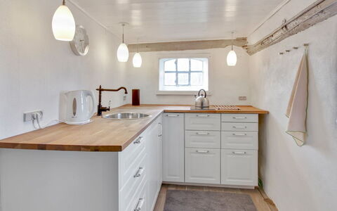 Segut: Möbel, Interior Design, Stuhl, Flooring, Tabelle, Resort, Fussboden, Decke, Zimmer, Eco Hotel