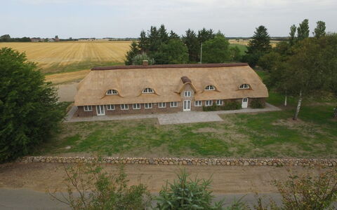 Alitta - 27Km from the Sea: Dach, Haus, Grundstueck, Zuhause, Hütte, Estate, Gartenbauten, Schatten, Blockhaus, Landscaping