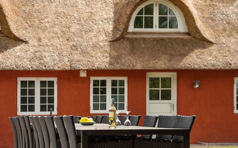 Alitta - 27Km from the Sea: Dach, Haus, Grundstueck, Zuhause, Hütte, Estate, Gartenbauten, Schatten, Blockhaus, Landscaping