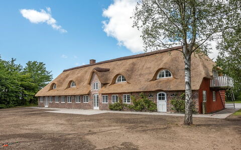 Alitta - 27Km from the Sea: Dach, Haus, Grundstueck, Zuhause, Hütte, Estate, Gartenbauten, Schatten, Blockhaus, Landscaping