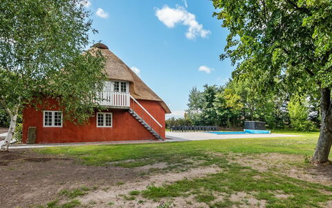 Alitta - 27Km from the Sea: Dach, Haus, Grundstueck, Zuhause, Hütte, Estate, Gartenbauten, Schatten, Blockhaus, Landscaping