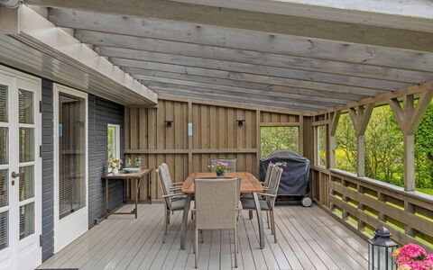 Saima - 25Km from the Sea: Holz, Veranda, Hartholz, Deck, Holzbeize, Planke, Gartenmöbel, Schatten, Decke, Outdoor Struktur