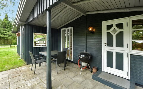 Saima - 25Km from the Sea: Holz, Abstellgleis, Zuhause, Veranda, Tür, Hütte, Decke, Schatten, Garten, Garten