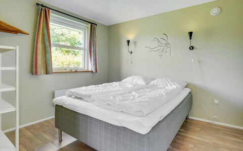 Aletta - 25Km from the Sea: Bett, Interior Design, Schlafzimmer, Wand, Möbel, Fussboden, Flooring, Bedding, Holz, Decke
