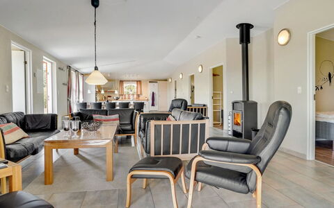 Aletta - 25Km from the Sea: Möbel, Interior Design, Flooring, Holz, Decke, Fussboden, Zimmer, Stuhl, Couch, Wohnzimmer