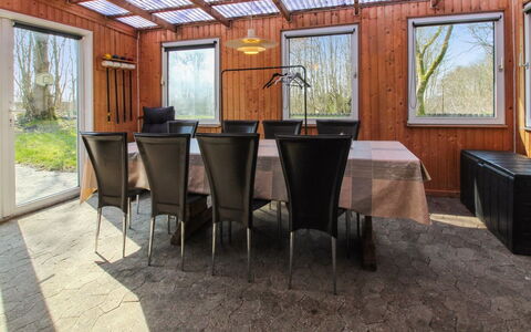 Edy - 25Km from the Sea: Holz, Möbel, Hartholz, Holzbeize, Decke, Stuhl, Veranda, Schatten, Glas, Gartenbauten