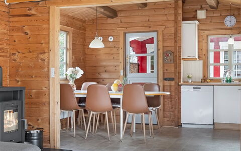 Rasmus - 29Km from the Sea: Möbel, Holz, Flooring, Interior Design, Küche, Fussboden, Zuhause, Decke, Zimmer, Tür