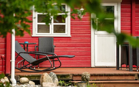 Rasmus - 29Km from the Sea: Wohngebiet, Dach, Vorort, Auffahrt, Estate, Kamin